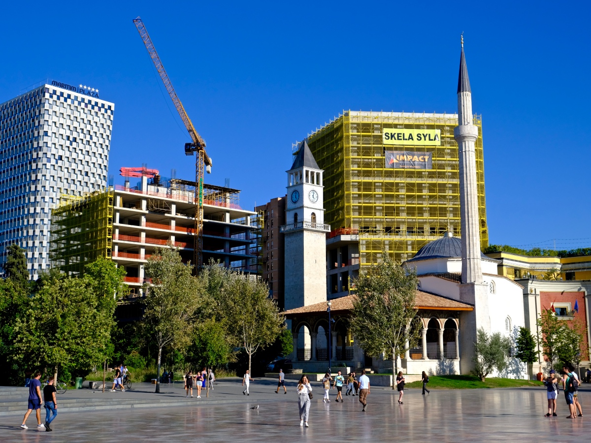 Tirana – viele Welten, eine Stadt